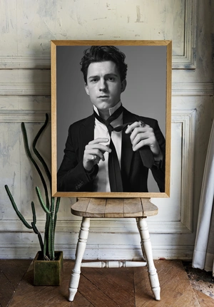 Том Холланд в черно-белом образе - 2