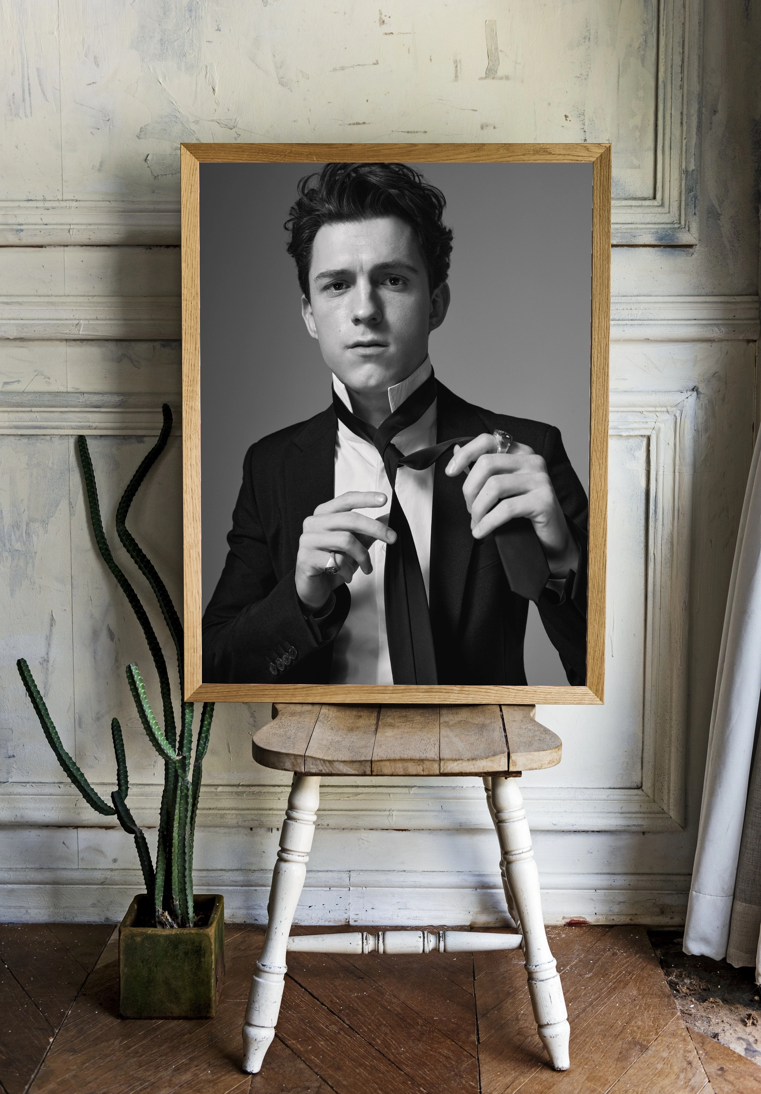 Том Холланд в черно-белом образе - 2