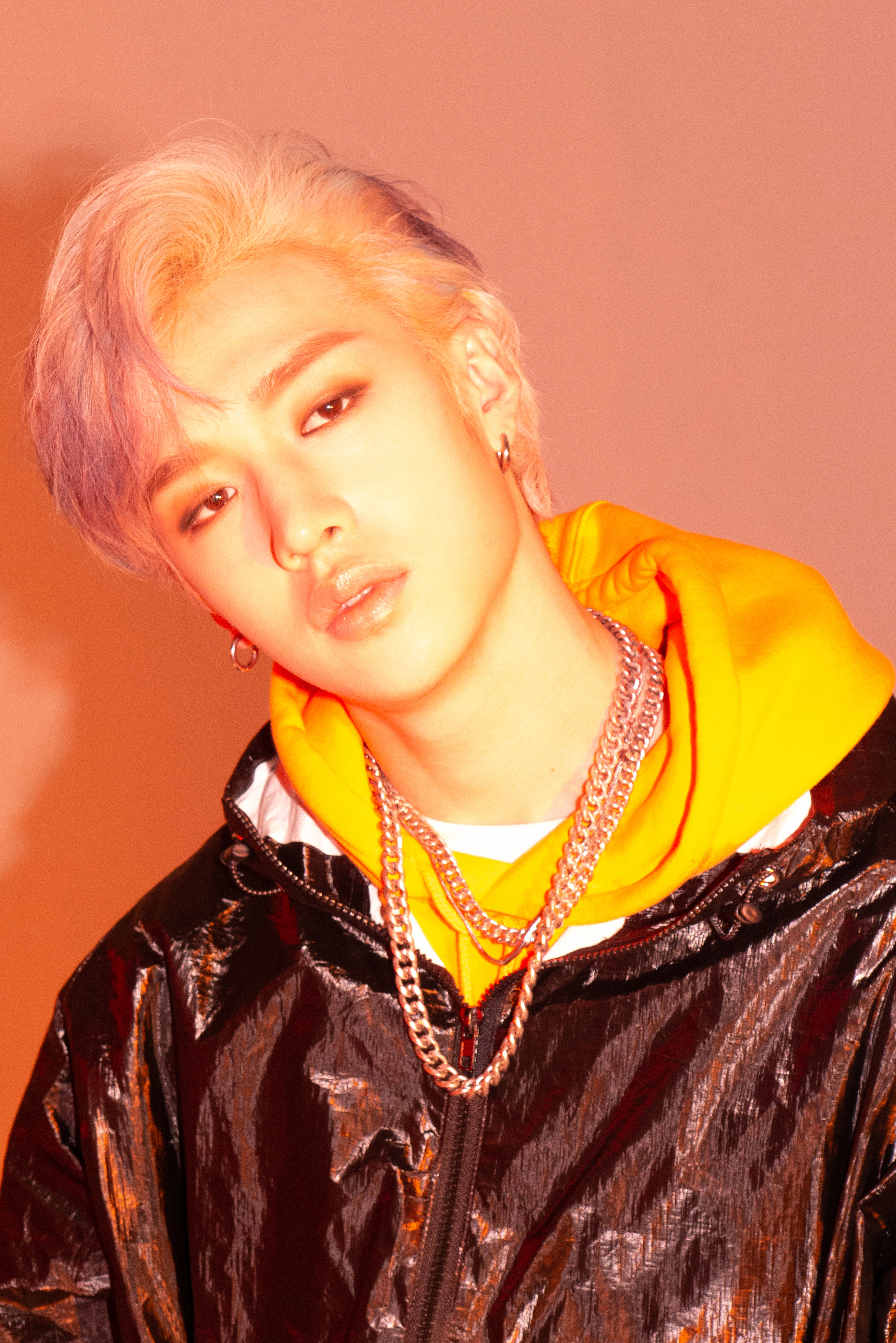 Bang Chan в ярком образе - 1