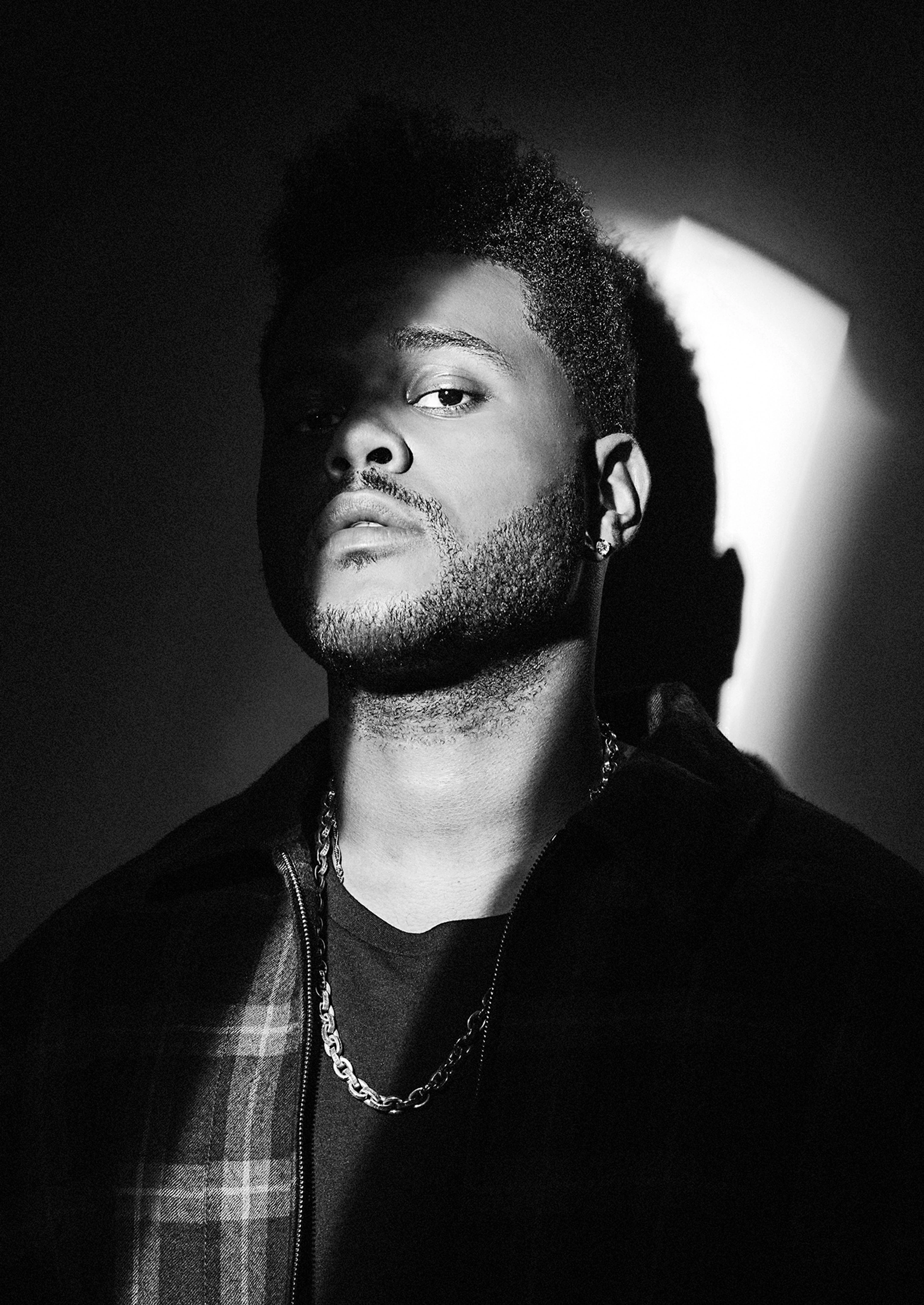 Портрет The Weeknd в задумчивом настроении - 1