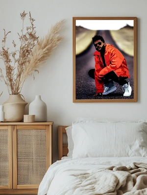 The Weeknd в красной куртке - 5