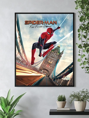 Человек-паук в динамичном полёте на фоне Тауэрского моста - 4