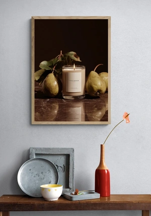 Ароматическая свеча с грушей на мраморном фоне - 4