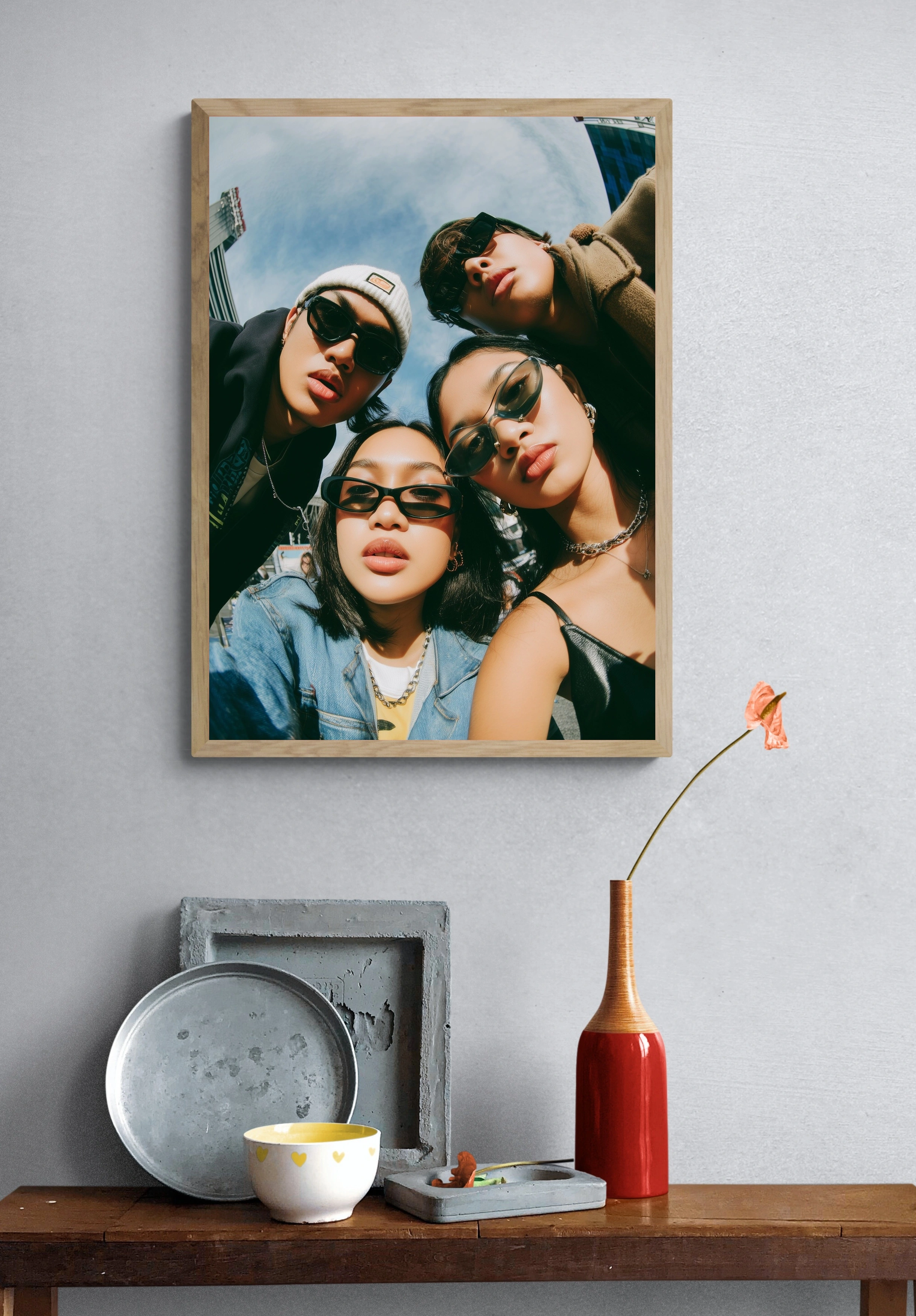 Современная молодежная группа в стильных очках - 4