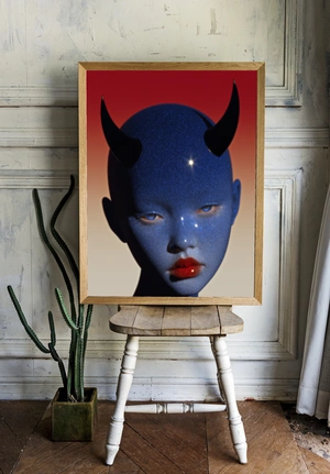 Сияющая синяя фигура с рогами - 2