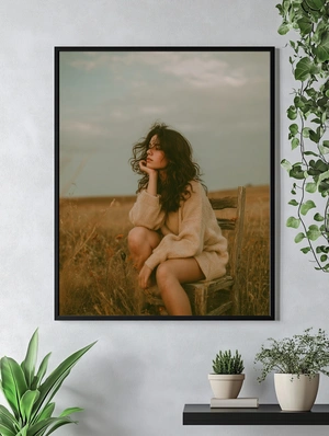 Девушка в свитере на фоне природы - 5