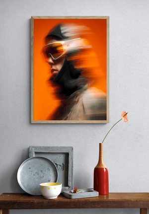 Современный сноубордист на фоне яркого оранжевого - 4