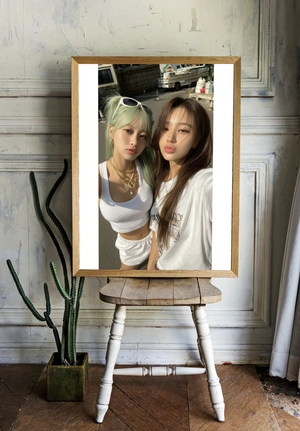 Яркое летнее селфи двух подруг - 2