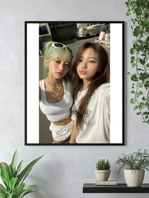 Яркое летнее селфи двух подруг - 5