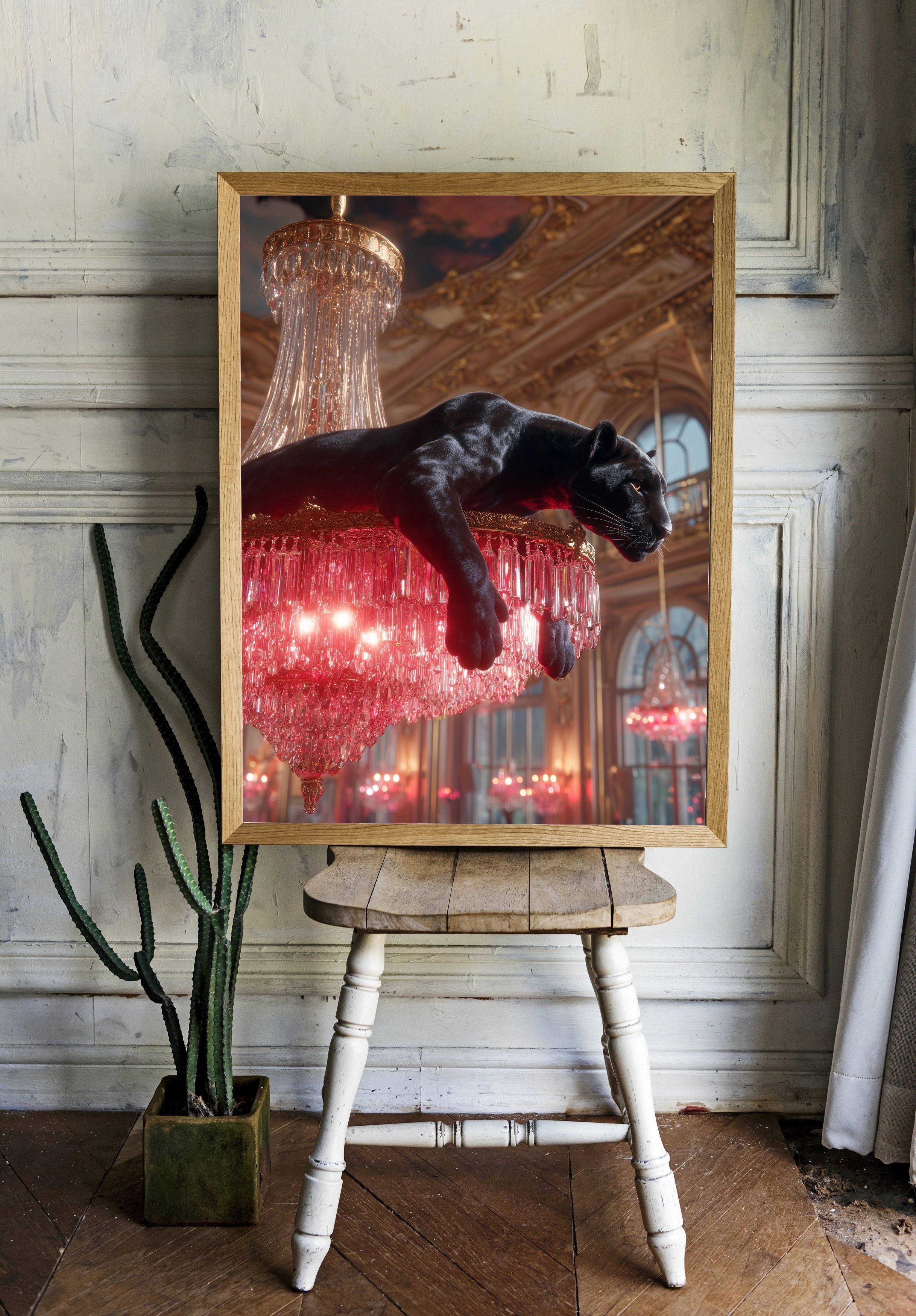 Черная пантера на хрустальной люстре - 2
