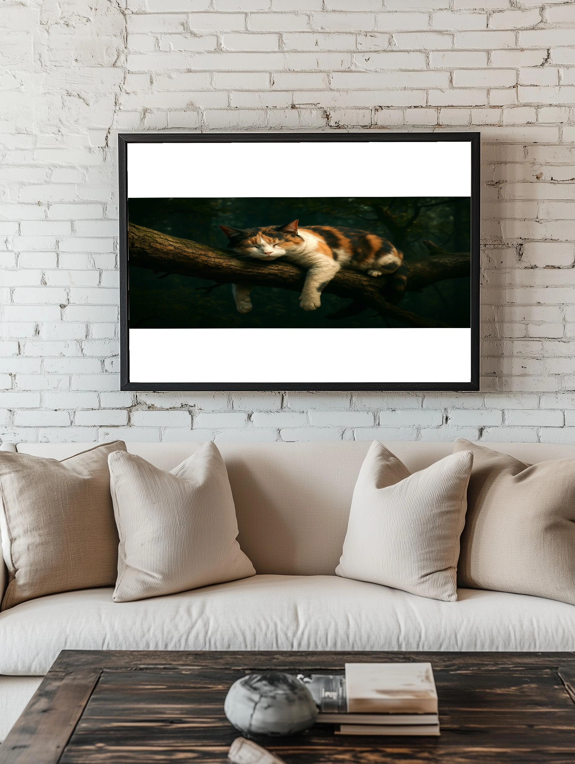 Котенок на ветке в лесу - 2