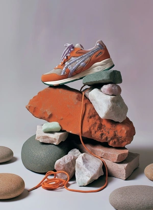 Кроссовки на каменной композиции - 1