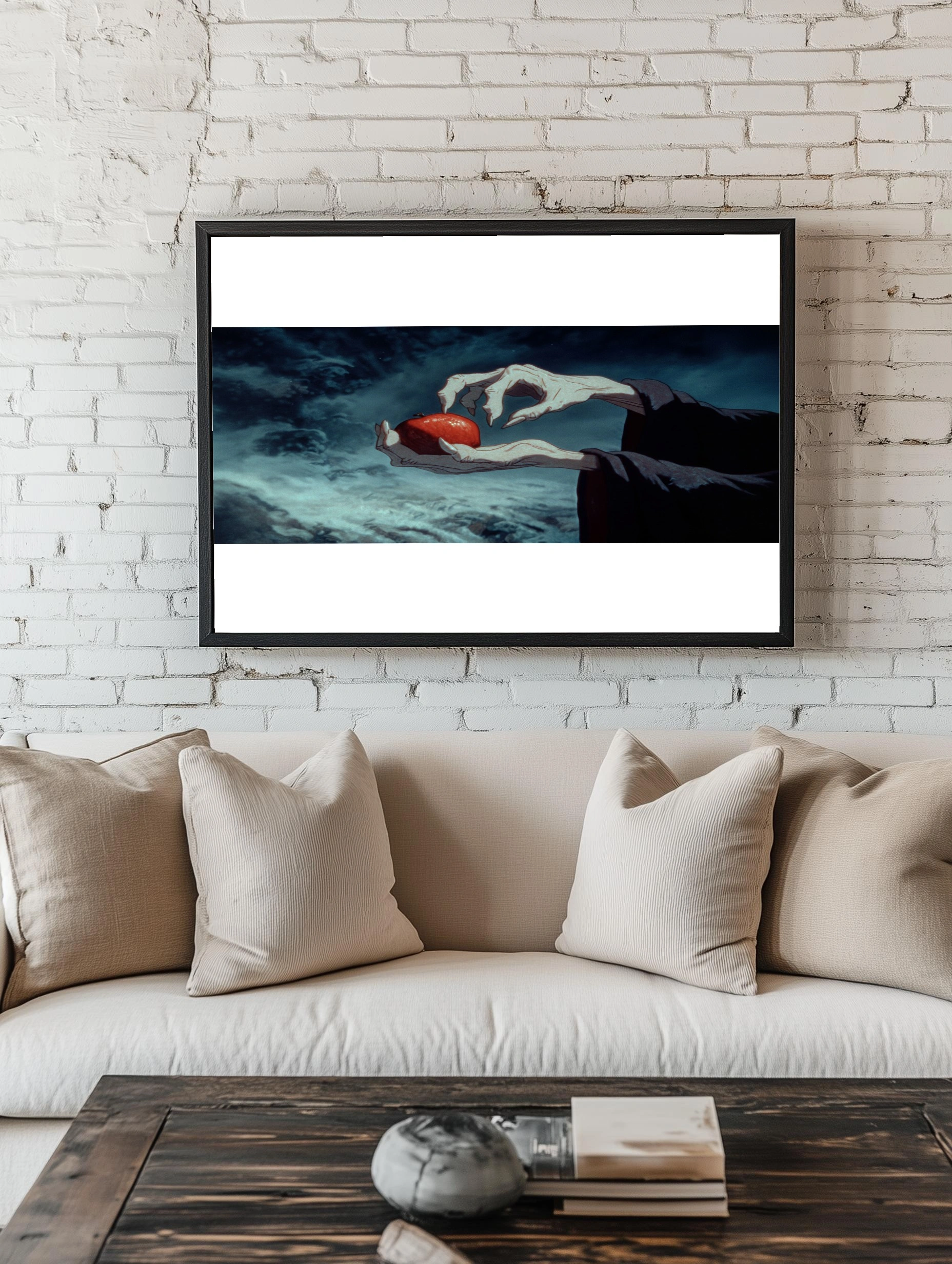 Загадочная рука с красным яблоком - 2