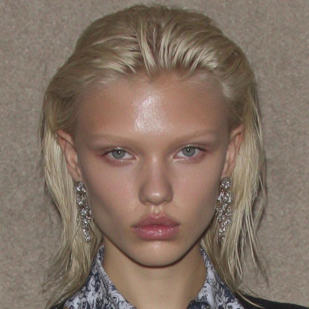 Элегантный портрет с блестящими серьгами - 1