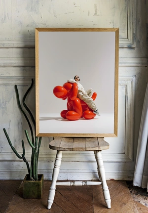 Яркий поп-арт с красным псом и стильной моделью - 2