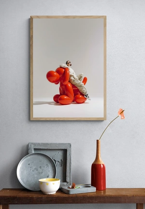 Яркий поп-арт с красным псом и стильной моделью - 4