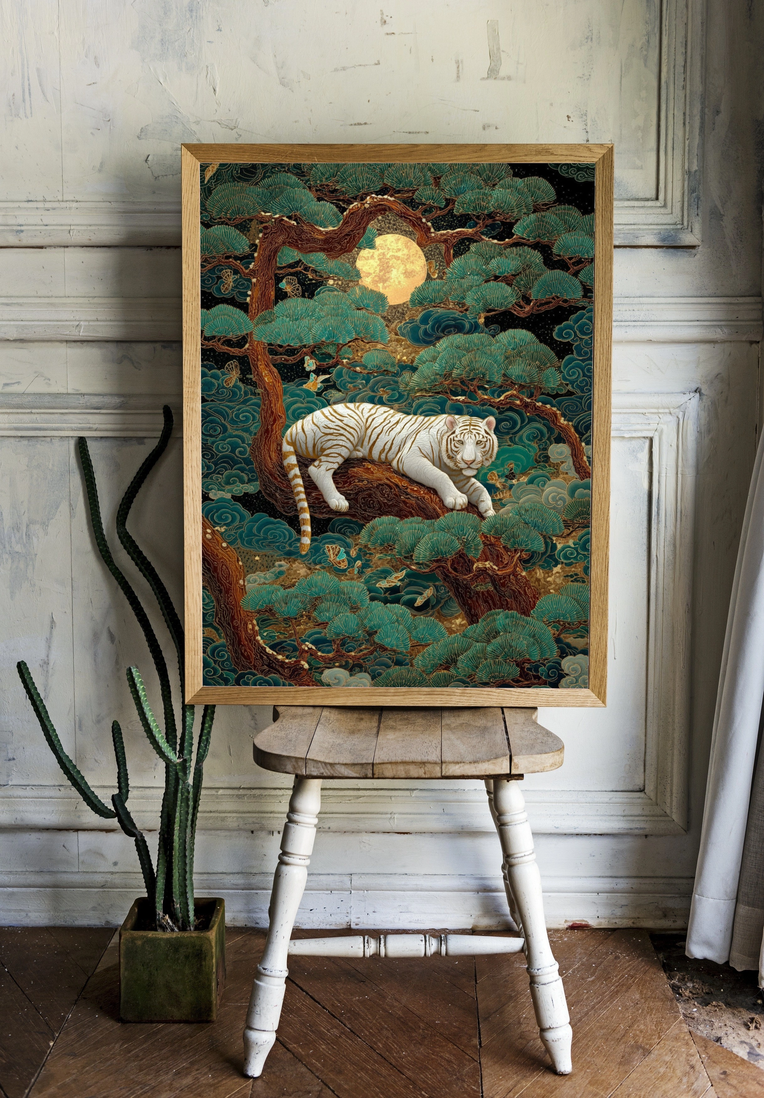 Белый тигр на фоне луны и деревьев - 2