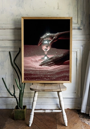 Сияющий кубок на розовом фоне - 2