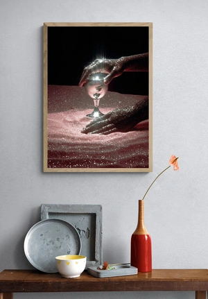 Сияющий кубок на розовом фоне - 4