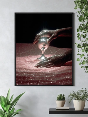 Сияющий кубок на розовом фоне - 5