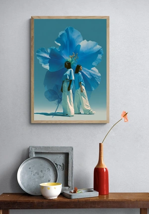 Две модели на фоне огромного цветка - 4