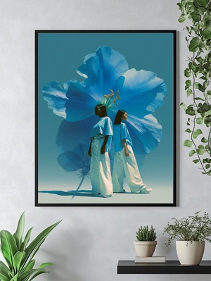 Две модели на фоне огромного цветка - 5