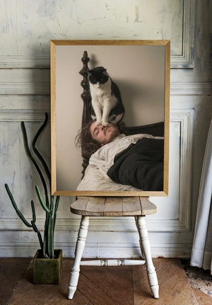 Кот на голове: забавный момент утреннего сна - 2