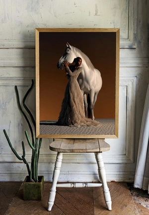 Элегантная женщина с белым конем на закате - 2