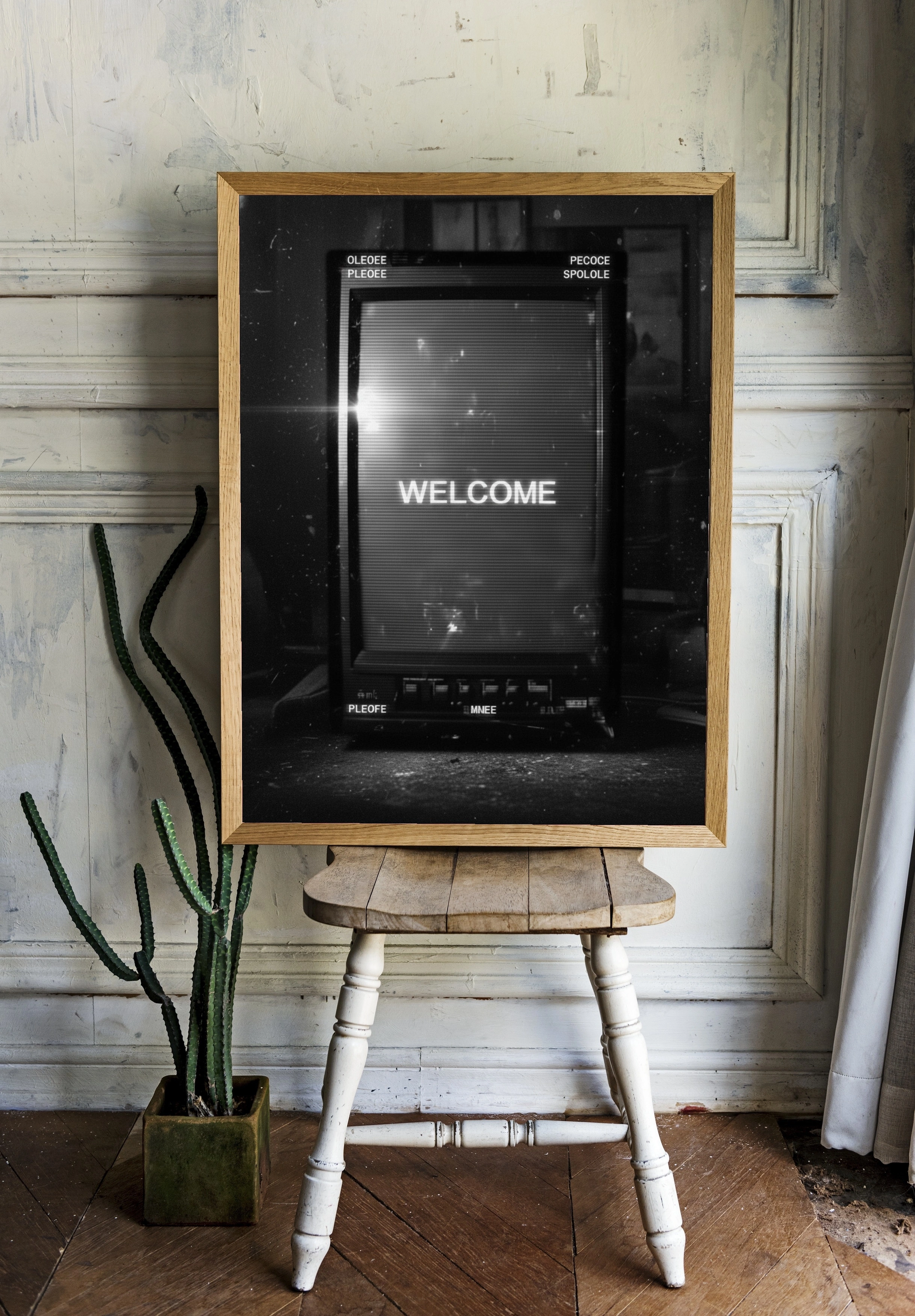 Ретро-телевизор с надписью ‘WELCOME’ - 2