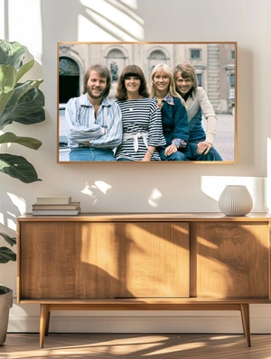 ABBA на фоне старинного здания - 4