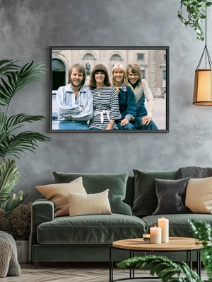 ABBA на фоне старинного здания - 5