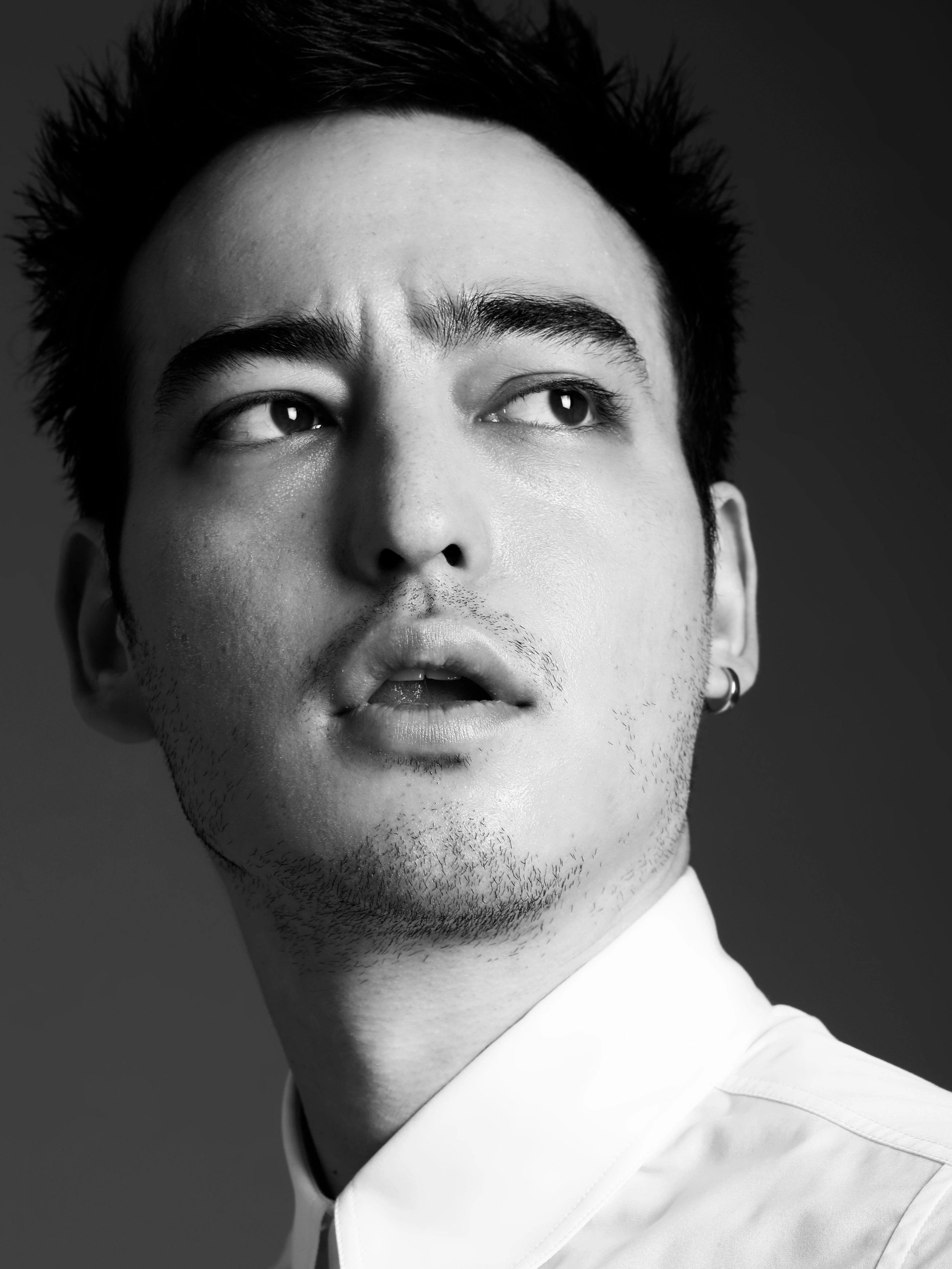 Выразительный портрет Joji в монохроме - 1