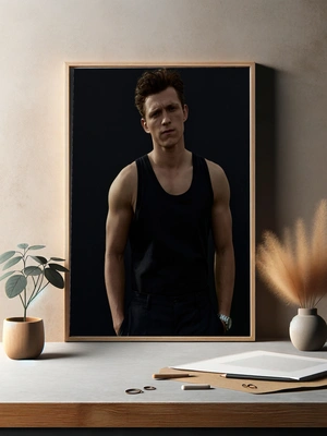 Том Холланд в стильном минимализме - 3