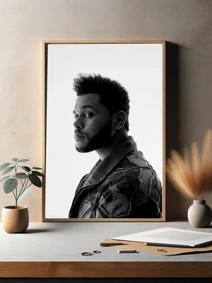Черно-белый портрет The Weeknd в профиль - 3