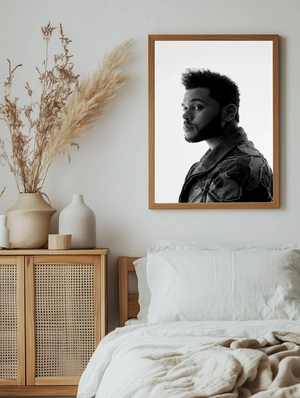 Черно-белый портрет The Weeknd в профиль - 5