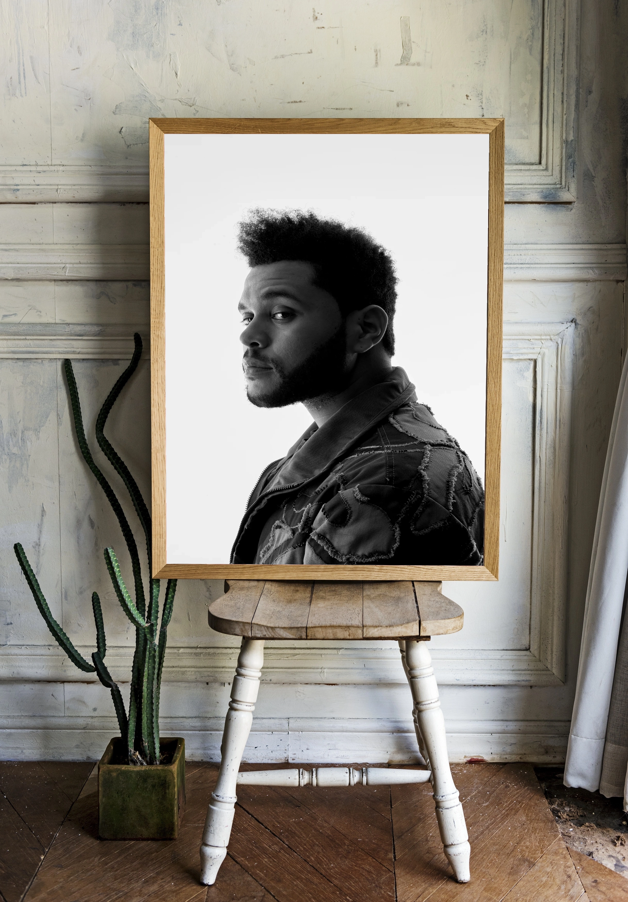 Черно-белый портрет The Weeknd в профиль - 2