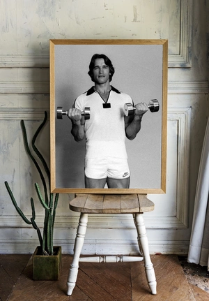 Арнольд Шварценеггер с гантелями - 2