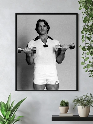 Арнольд Шварценеггер с гантелями - 4