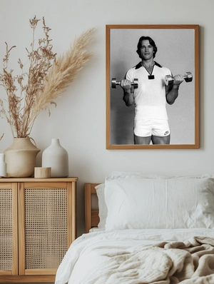 Арнольд Шварценеггер с гантелями - 5