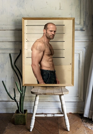 Джейсон Стэтхем с серьёзным выражением лица - 2