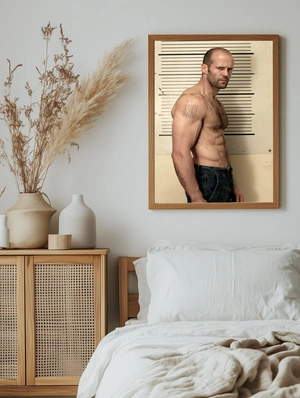 Джейсон Стэтхем с серьёзным выражением лица - 5