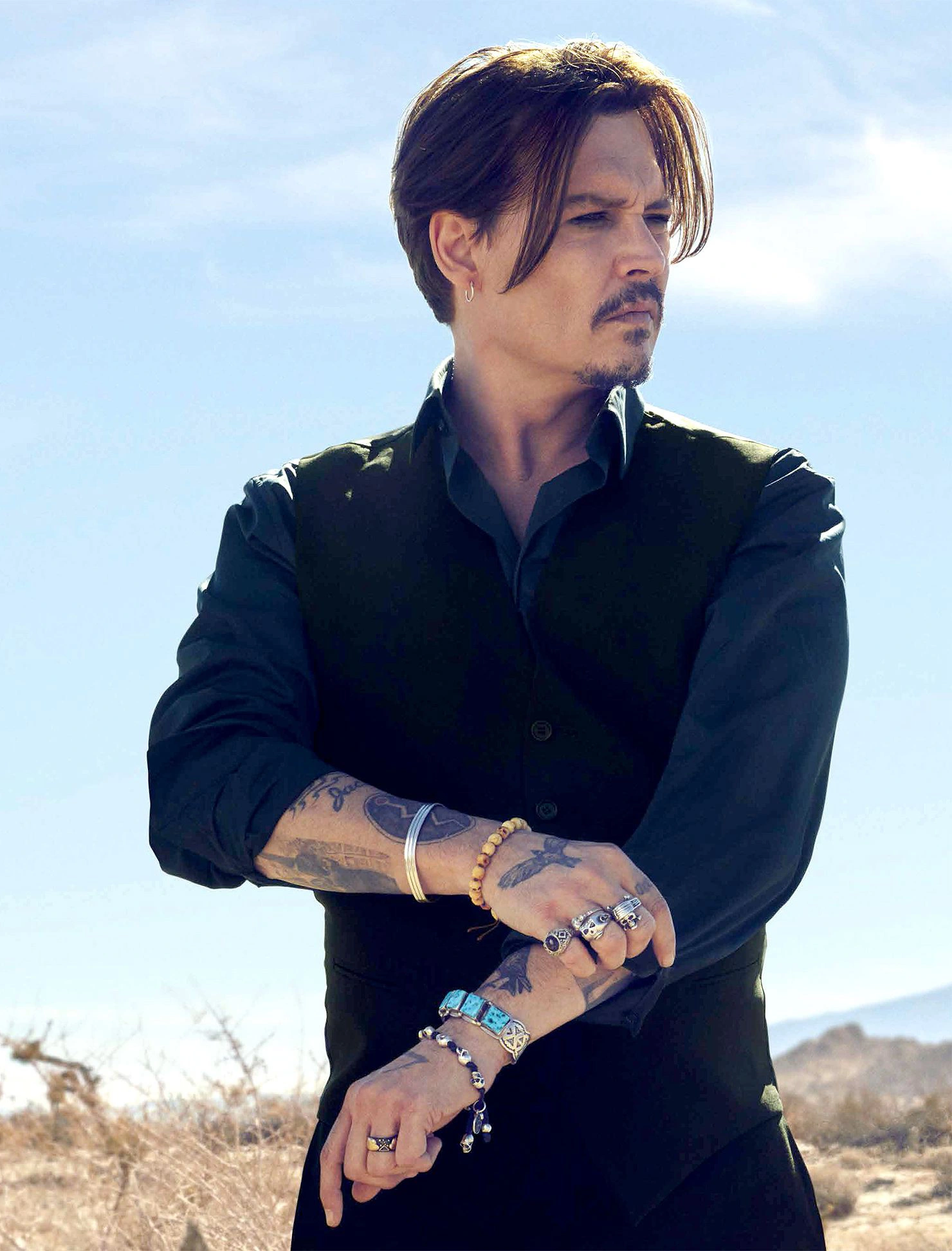 Джонни Депп на фоне пустынной природы - 1