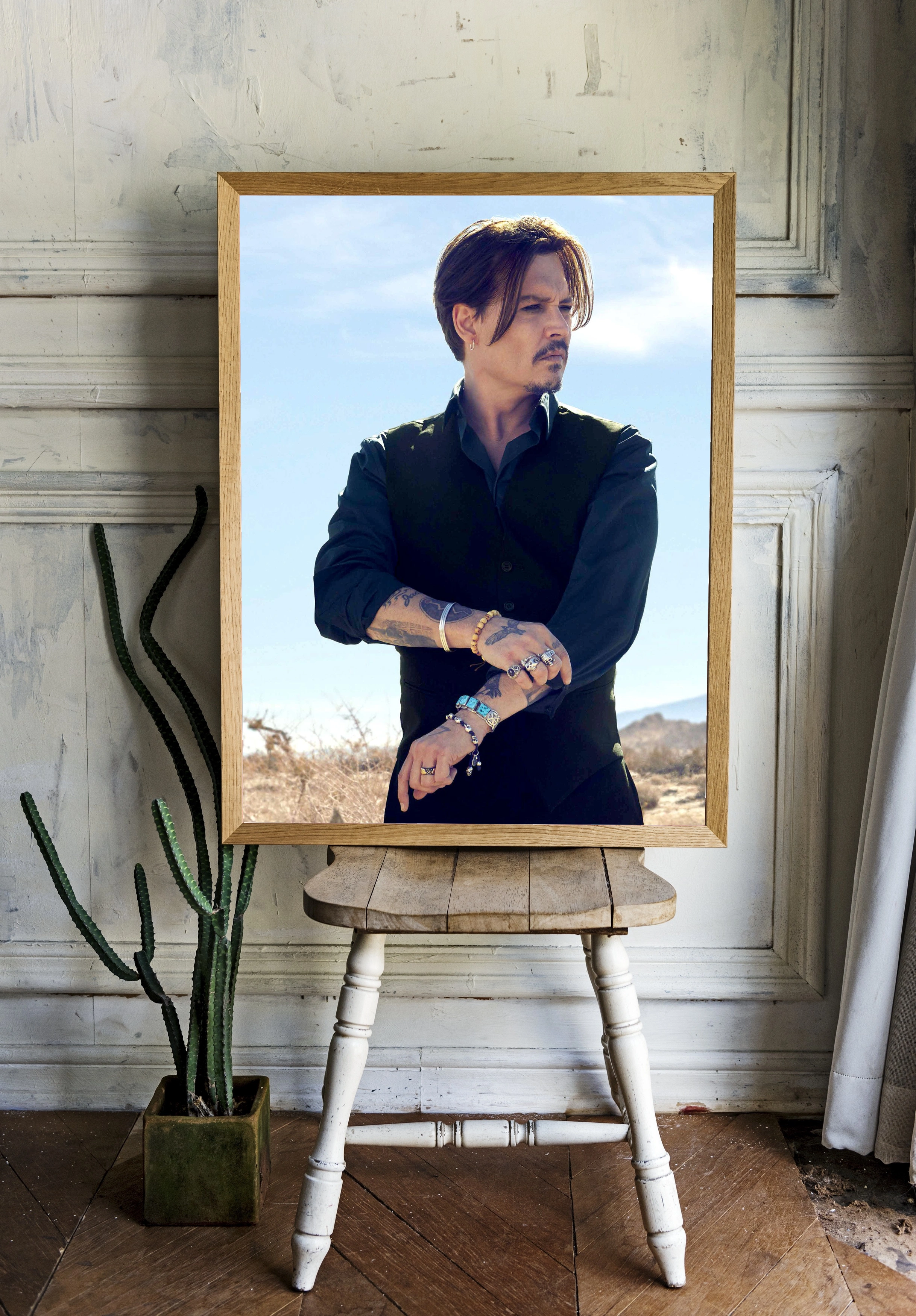 Джонни Депп на фоне пустынной природы - 2