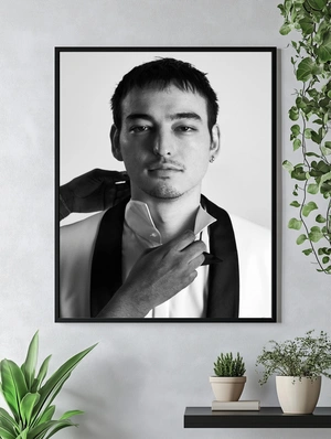 Портрет Joji в монохроме - 4