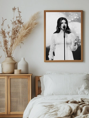 Портрет Lana Del Rey с микрофоном - 5