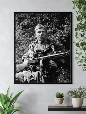 Портрет солдата с винтовкой в лесу - 4