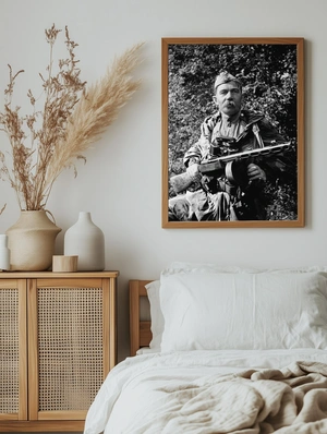 Портрет солдата с винтовкой в лесу - 5