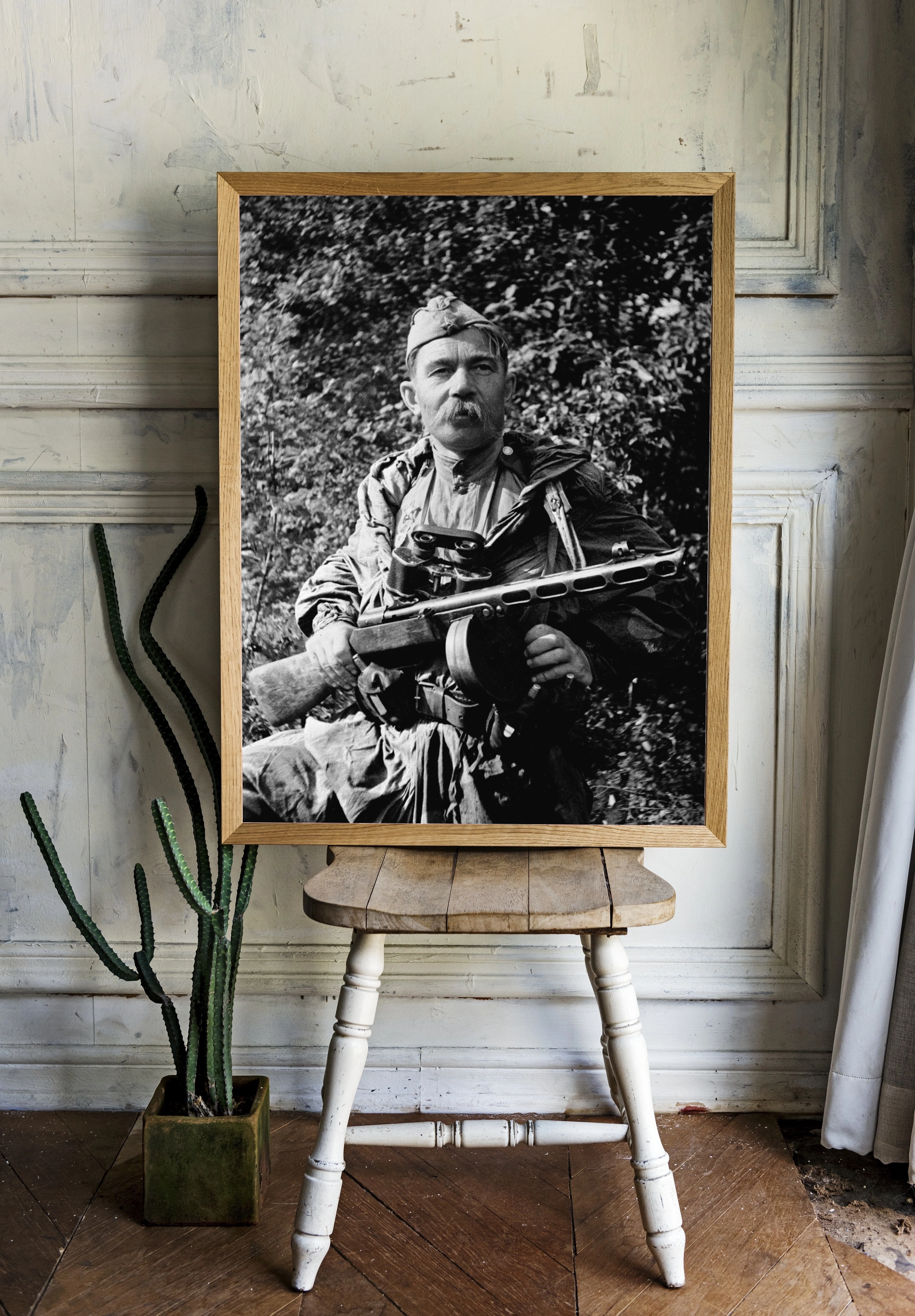 Портрет солдата с винтовкой в лесу - 2