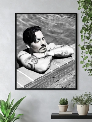 Джонни Деппа в бассейне - 4