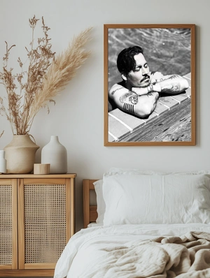 Джонни Деппа в бассейне - 5